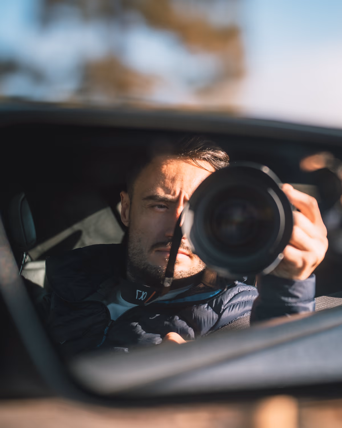 Artur, fotógrafo de Foto Digital Tenerife, con su cámara en Costa Adeje