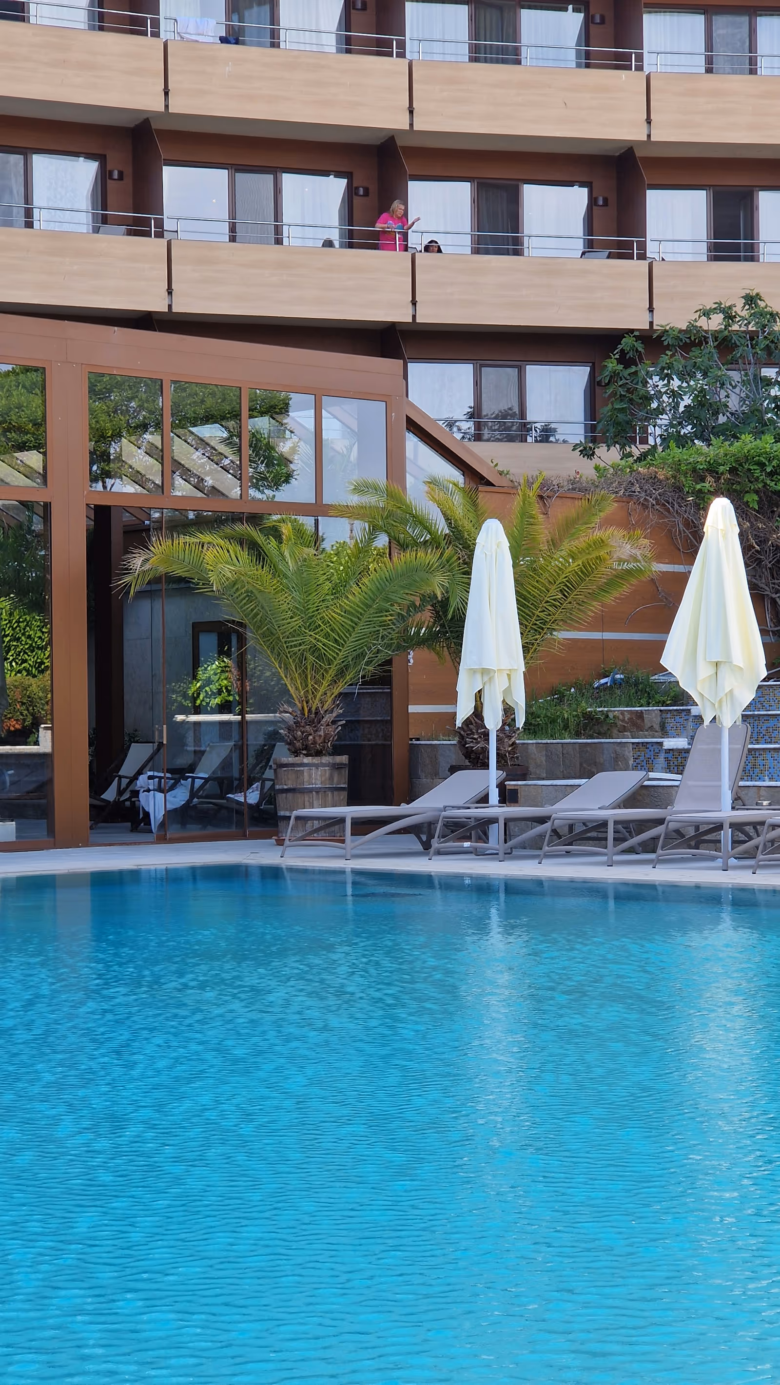 Vídeo profesional para hoteles en Tenerife — piscina y resort