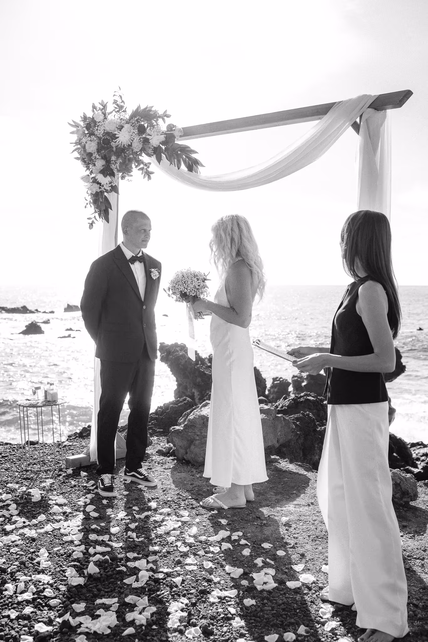 Fotografía de boda de Tomas e Ieva en Playa San Juan, Tenerife — imagen 2 de 20