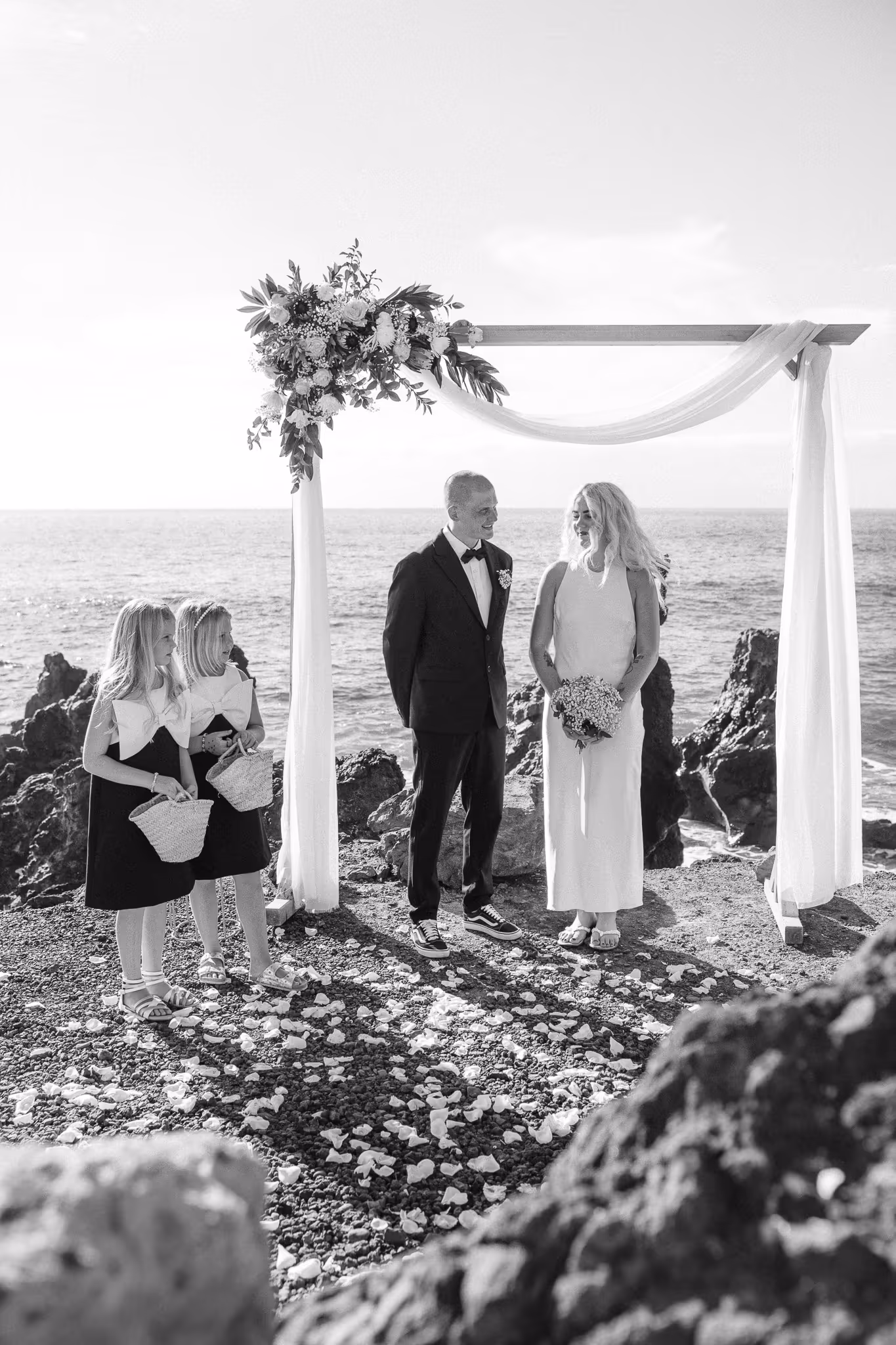 Fotografía de boda de Tomas e Ieva en Playa San Juan, Tenerife — imagen 4 de 20