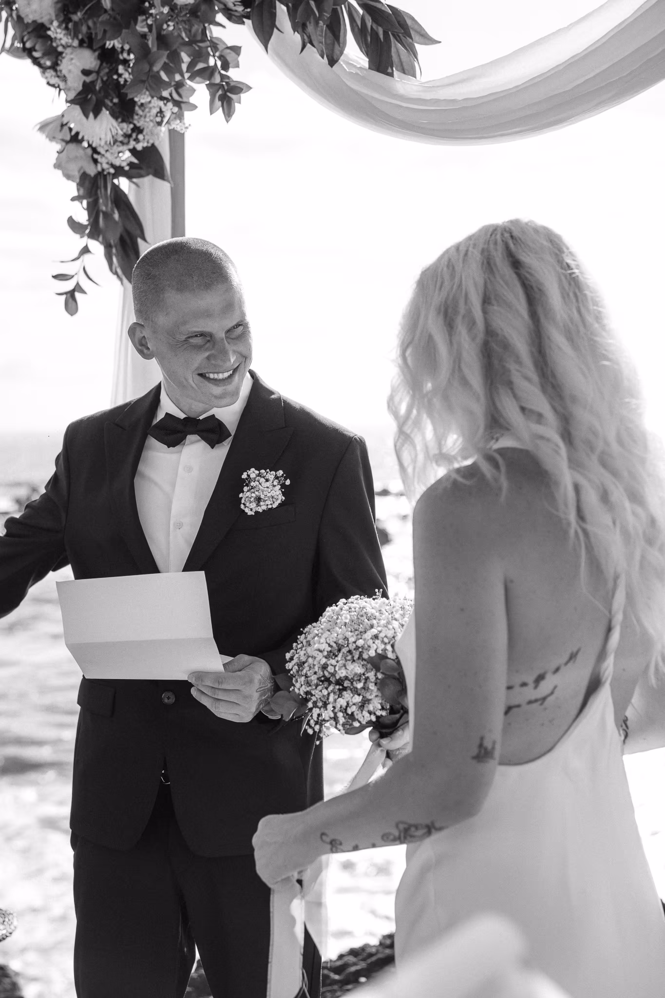 Fotografía de boda de Tomas e Ieva en Playa San Juan, Tenerife — imagen 6 de 20