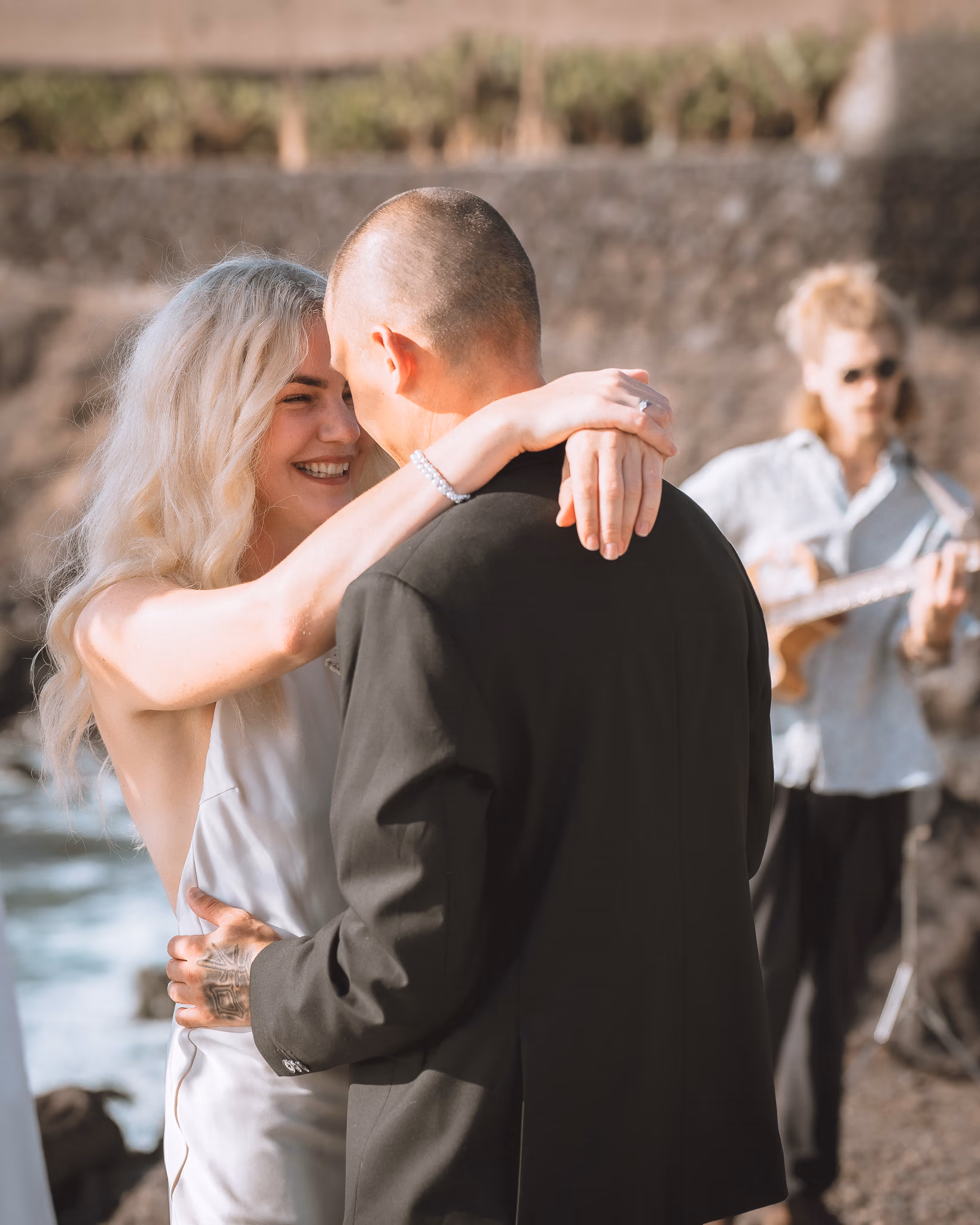 Fotografía de boda de Tomas e Ieva en Playa San Juan, Tenerife — imagen 11 de 20
