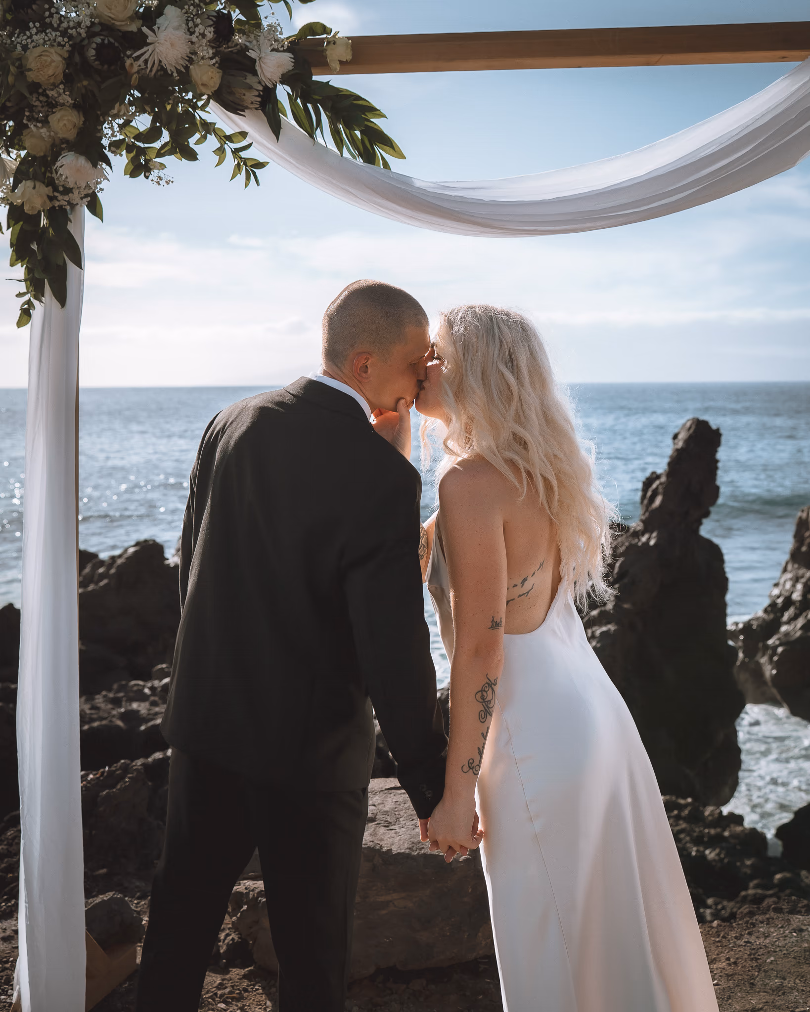 Fotografía de boda de Tomas e Ieva en Playa San Juan, Tenerife — imagen 15 de 20