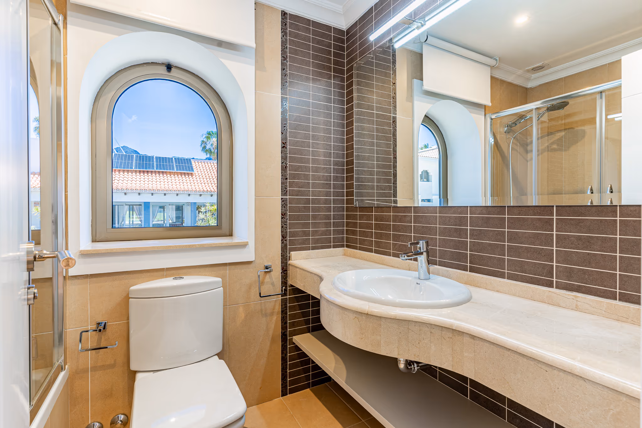 Fotografía inmobiliaria de villa en La Caleta, Tenerife — imagen 16 de 30