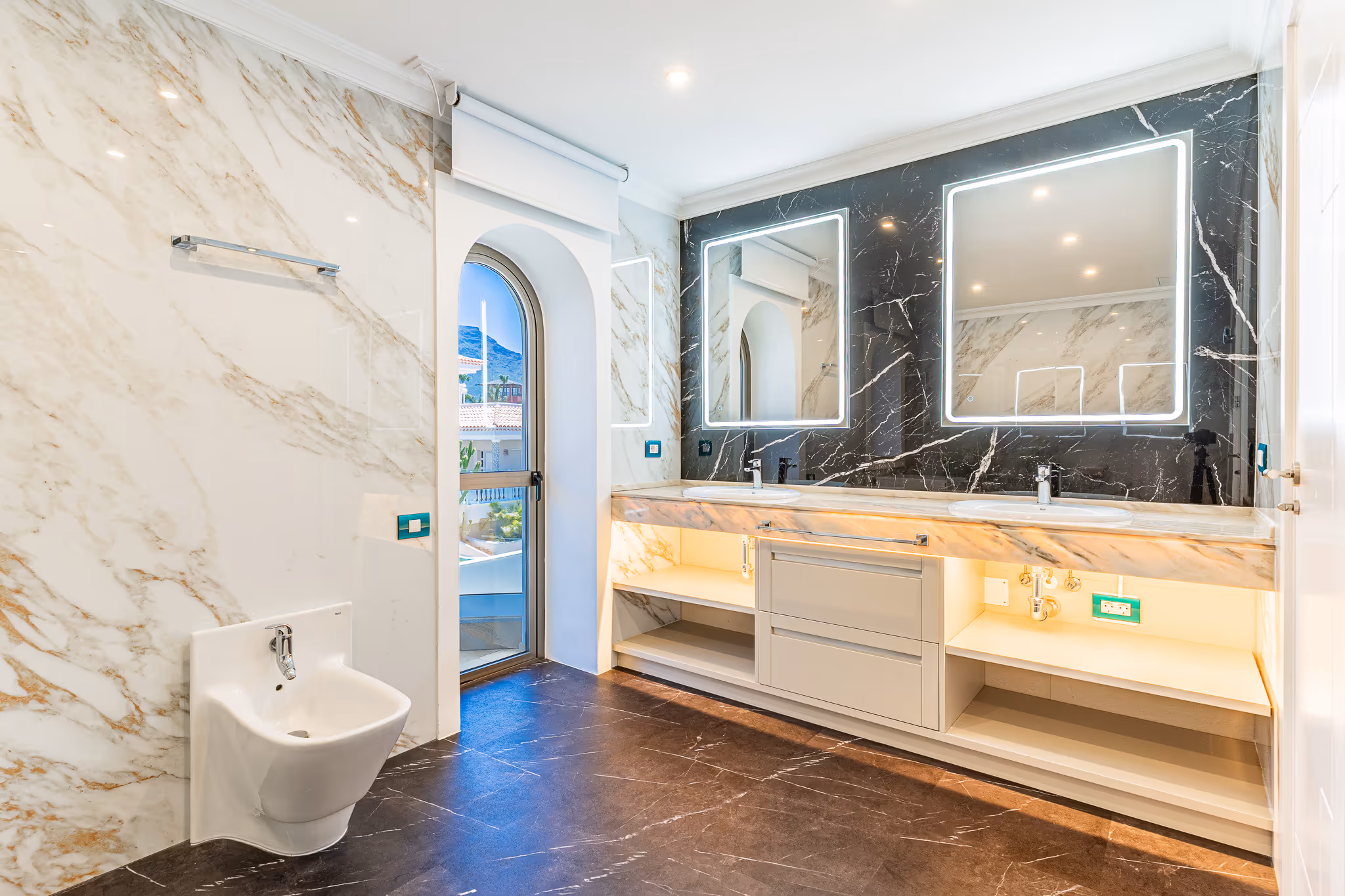 Fotografía inmobiliaria de villa en La Caleta, Tenerife — imagen 24 de 30