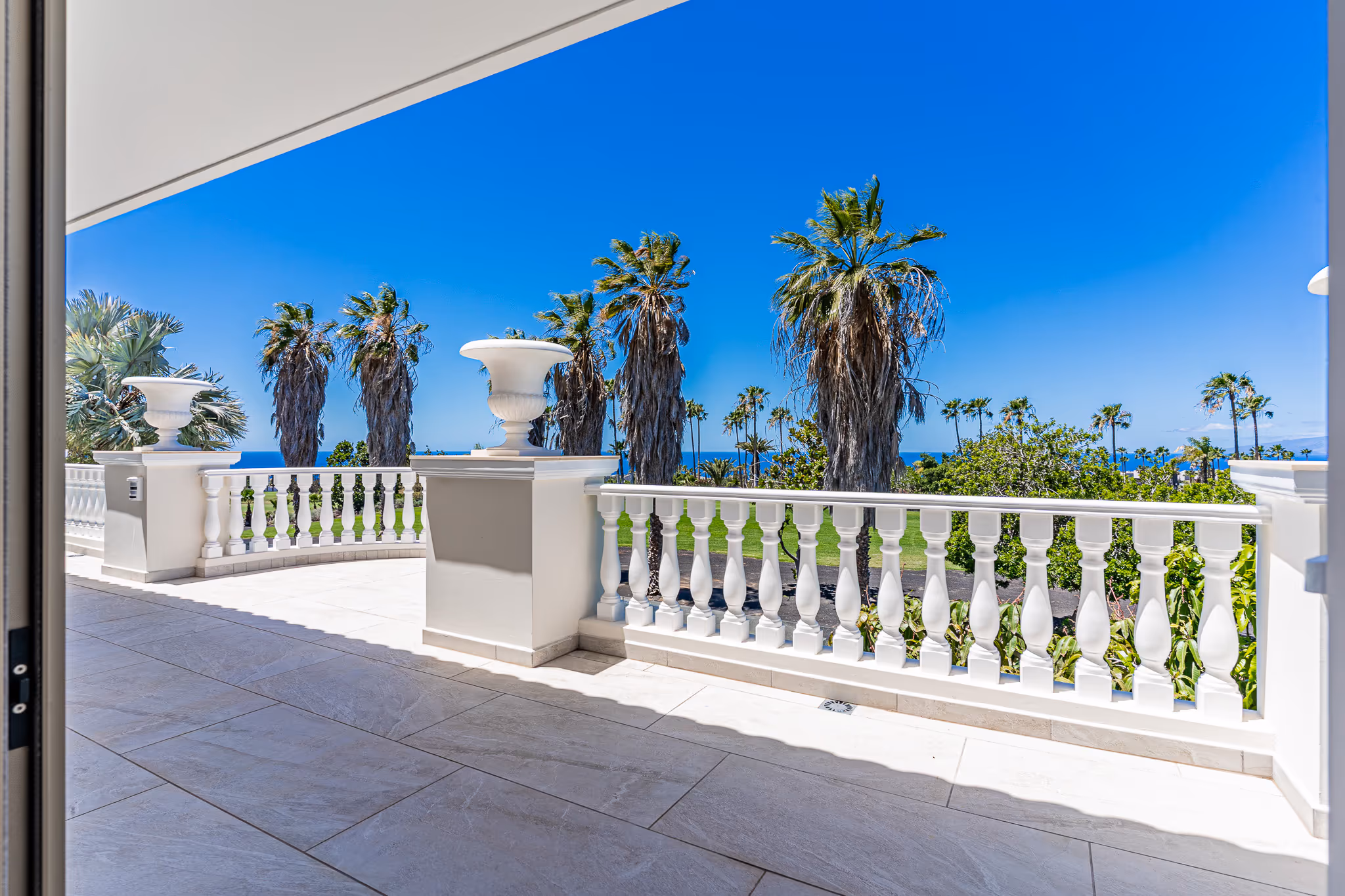 Fotografía inmobiliaria de villa en La Caleta, Tenerife — imagen 26 de 30