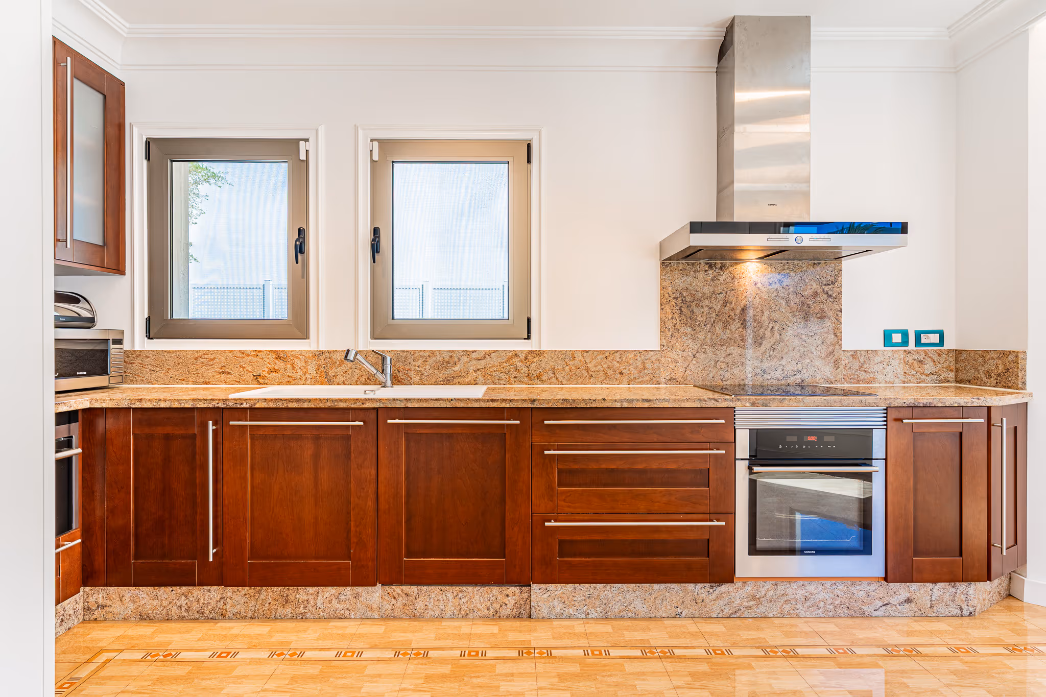 Fotografía inmobiliaria de villa en La Caleta, Tenerife — imagen 7 de 30
