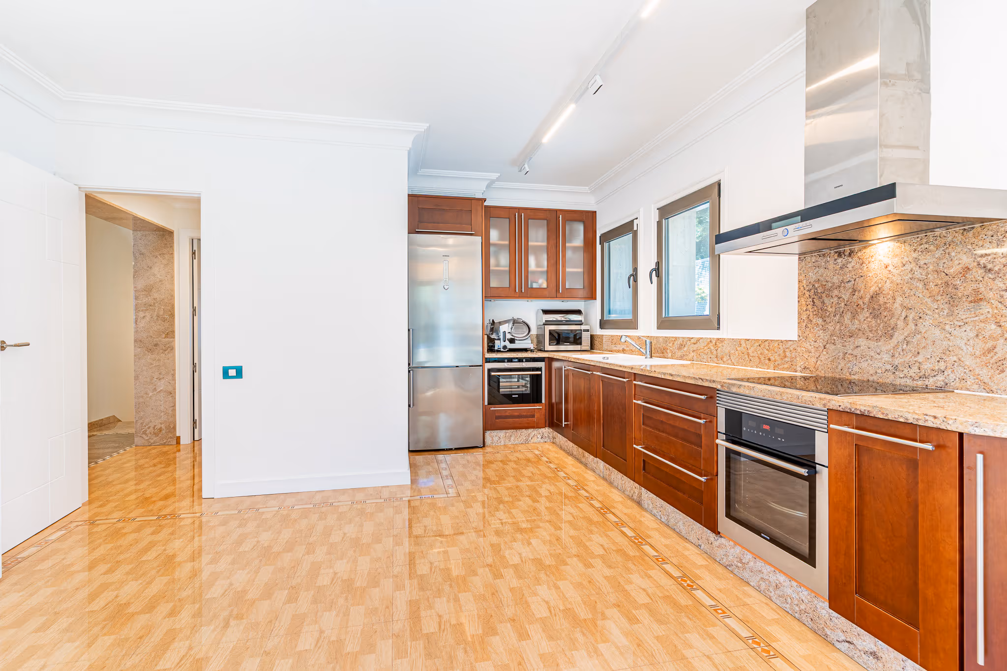 Fotografía inmobiliaria de villa en La Caleta, Tenerife — imagen 8 de 30